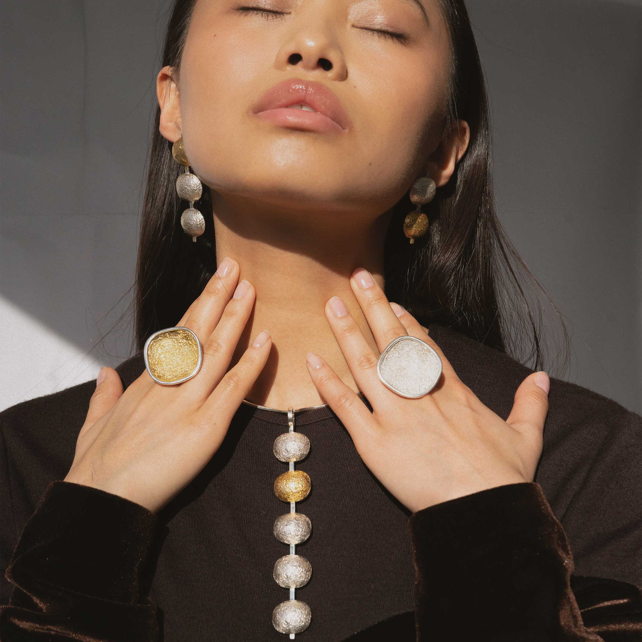 Column Necklace
